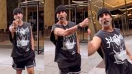 Akshay Kumar Loses Cool Over Fan Filming Him Without Permission; Netizens Ask, ‘When Will People Learn Civic Sense?’